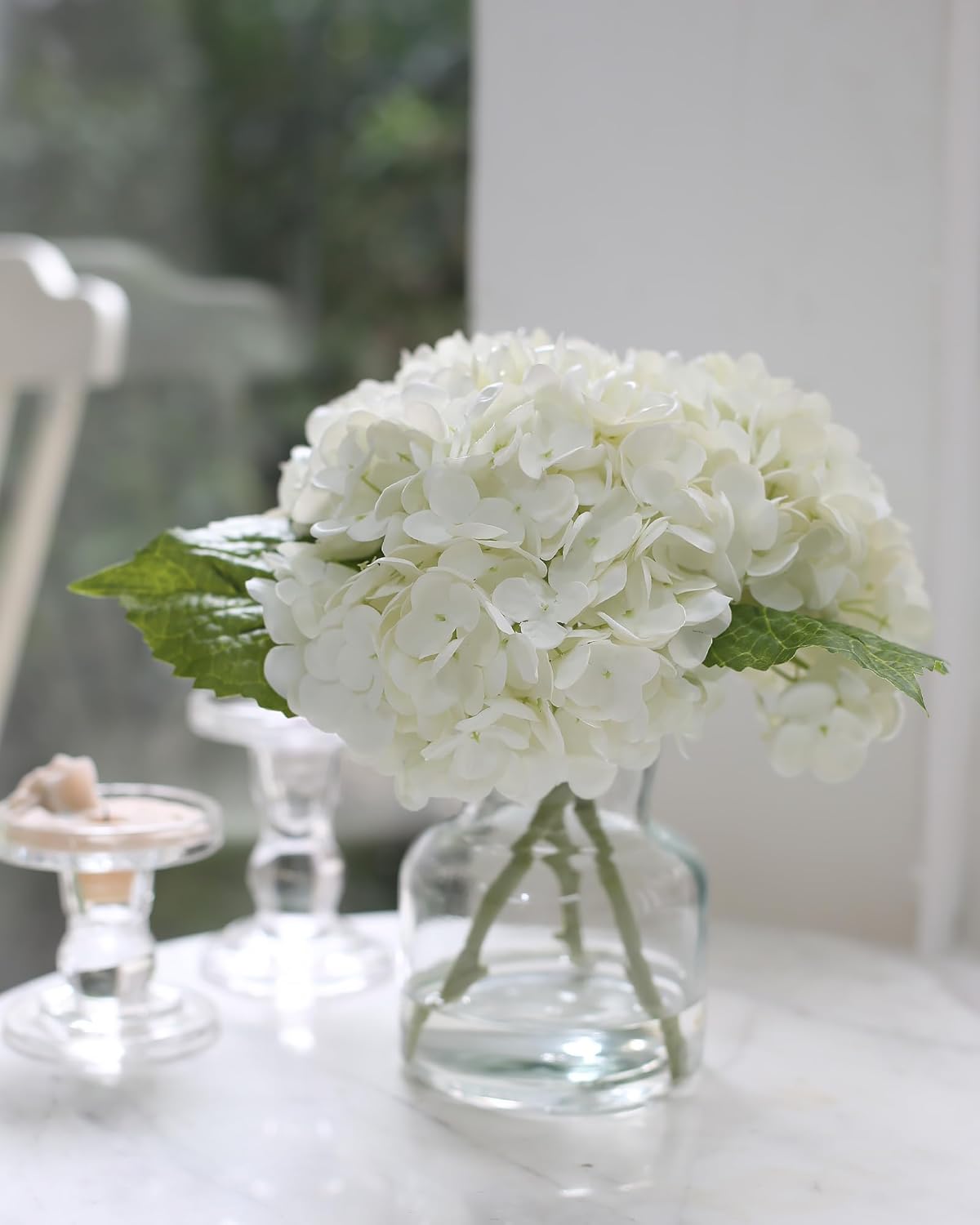 CHASMILE Hydrangea Artificial Flowers in Vase for Home Decoration, White Hydrangea Centerpieces for tables, Lifelike Fake Hydrangea in Vase for Bathroom, Office and Water Bar (White), SX240612