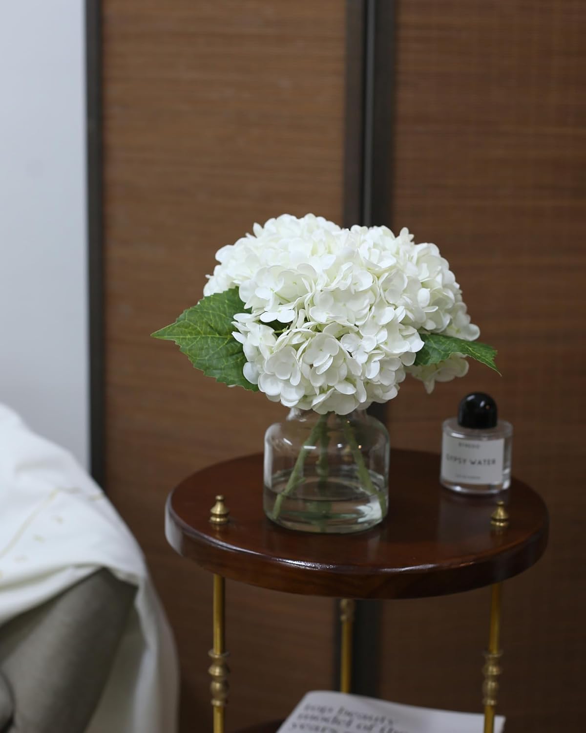 CHASMILE Hydrangea Artificial Flowers in Vase for Home Decoration, White Hydrangea Centerpieces for tables, Lifelike Fake Hydrangea in Vase for Bathroom, Office and Water Bar (White), SX240612