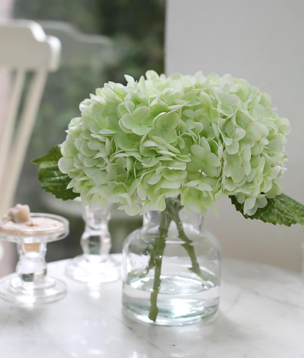 CHASMILE Hydrangea Artificial Flowers in Vase for Home Decoration, White Hydrangea Centerpieces for tables, Lifelike Fake Hydrangea in Vase for Bathroom, Office and Water Bar (White), SX240612