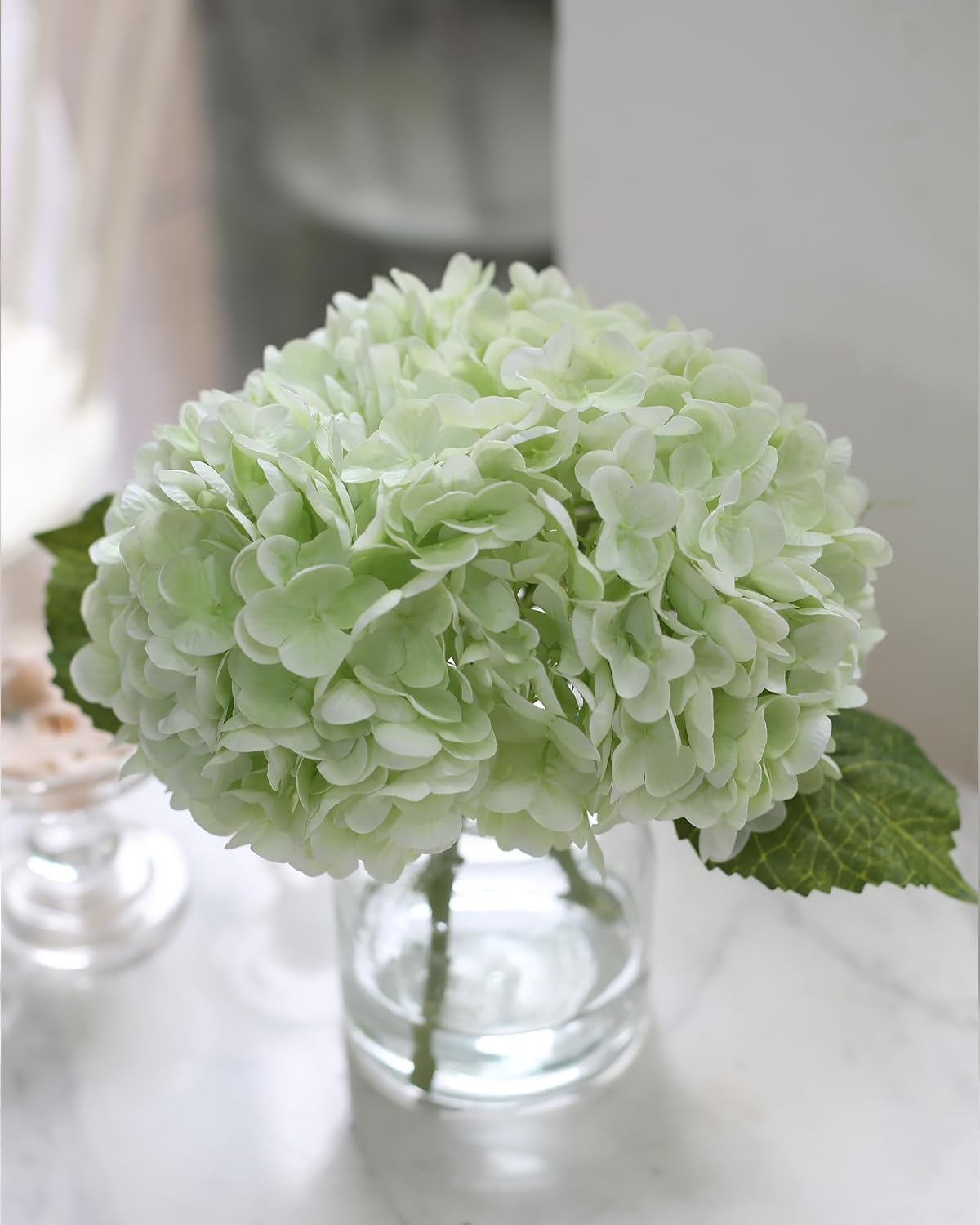 CHASMILE Hydrangea Artificial Flowers in Vase for Home Decoration, White Hydrangea Centerpieces for tables, Lifelike Fake Hydrangea in Vase for Bathroom, Office and Water Bar (White), SX240612