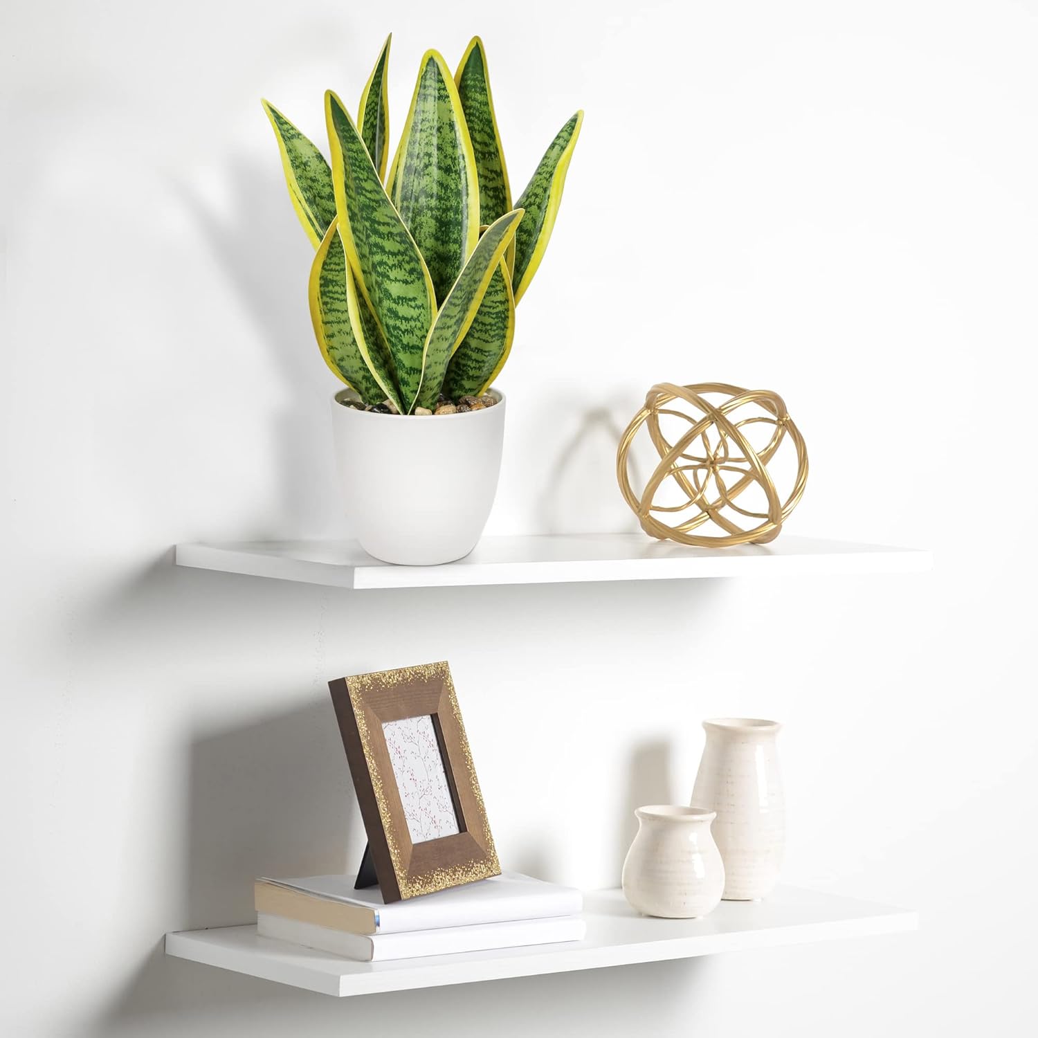 Oairse Sansevieria Artificial Plant in Ceramic Pot, Small Indoor Plant, Artificial Snake Plant, Artificial Plants Like Real, Perfect for Bathroom, Bedroom, Home, Office Decoration, Height 33 cm