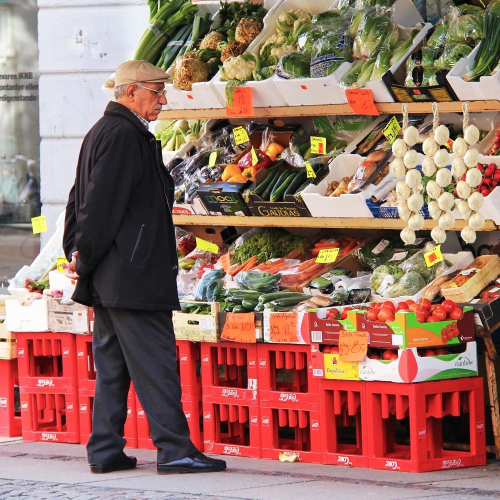 Velidy 5pack Simulation Artificial Lifelike Fake Vegetable Artificial Garlic Red Pepper Fake Vegetables Onion Hanging Rope Home Decor Photography Props (Garlic)